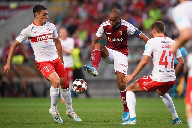 CBA官方：杨鸣进场质疑裁判被禁赛3场罚款3万